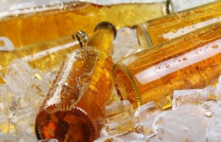喝冰啤酒能消暑？ 别被凉爽的假象迷惑了(图1)