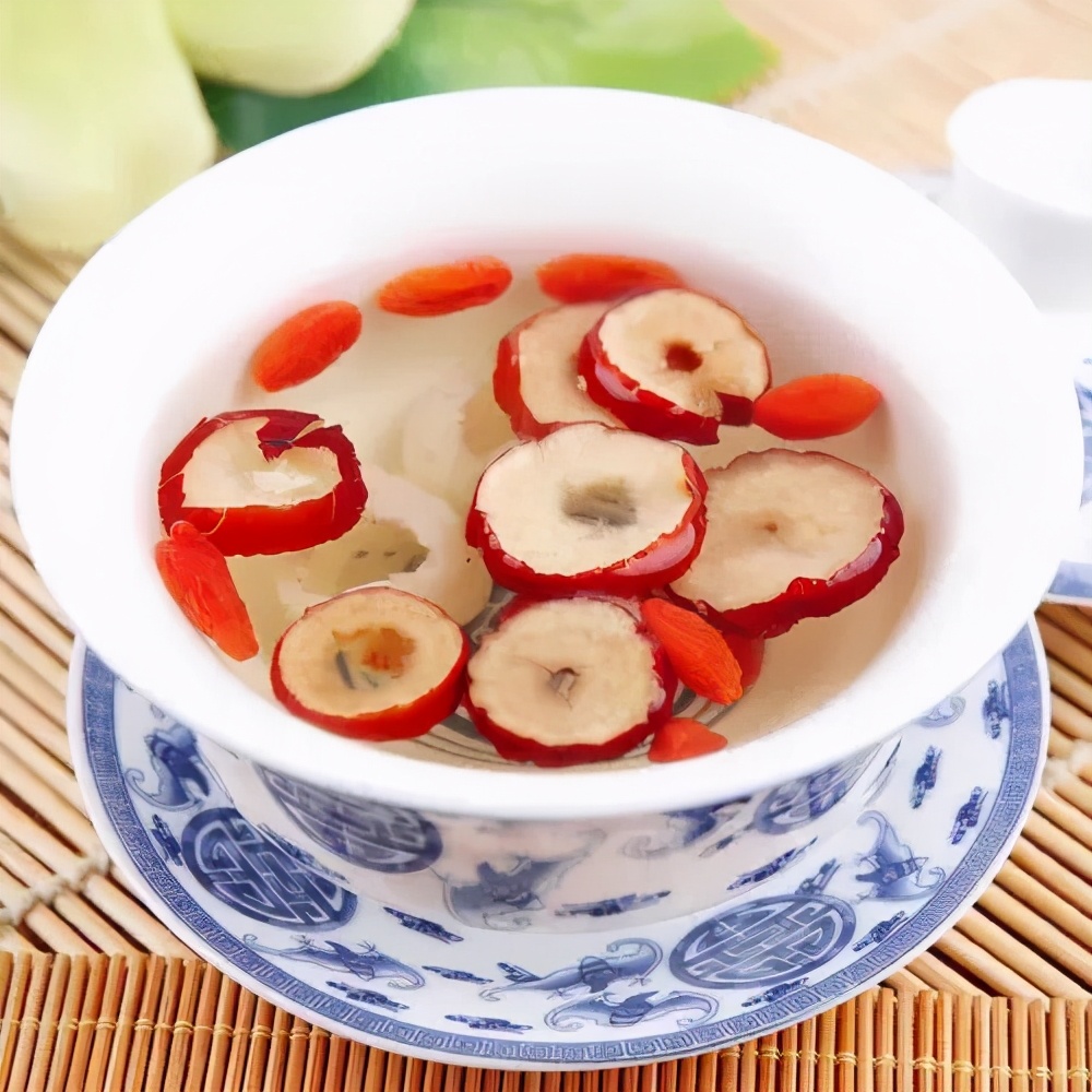 每天吃几颗红枣、喝些红枣水,对于身体有哪些好处?(图2) 每天吃几颗红枣、喝些红枣水,对于身体有哪些好处?(图2)